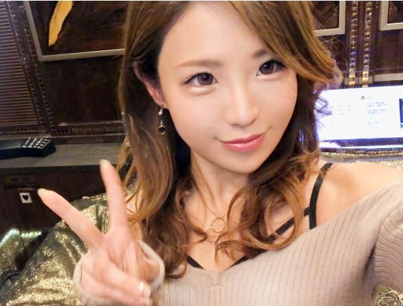 ２５歳GAL人妻はヤリマン不倫ビッチ♡他人オチンコを美味しそうにフェラしてラブホ密会ＳＥＸでハメまくり旦那に内緒で本気イキ