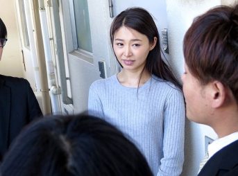 ＜人妻輪姦＞忍び寄る隣人ストーカー！エロ貧乳な美熟女の自宅を訪問…泥酔する旦那の隣で強姦し無許可なか出しの孕ませNTR