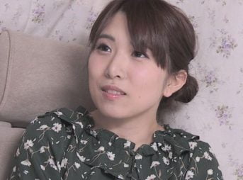 〚幼顔セレブ＼ナンパ企画(^^♪〛電マもチ〇ポも好き！男に車中で弄ばれた熟マダムが従順マ◎チョで本生しちゃう