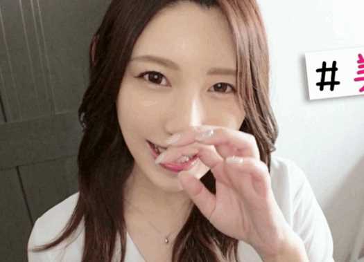 ビンビンフル勃起の旦那のオチンコをぱっくり咥えてドすけべご奉仕♡えろすぎる人妻が手コキにフェラでメス顔さらして責め立てる