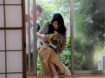 【母子相姦】暴風雨でオヤジが帰ってこない！憧れの義母に欲望を抑えられなくなって遂に念願の性交へと！