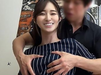 〖ハメ撮り×他人妻〗細身で美人な他人妻さん！盗撮ハメ撮りで子宮ガン突き膣内ザーメン発射で絶頂しまくり