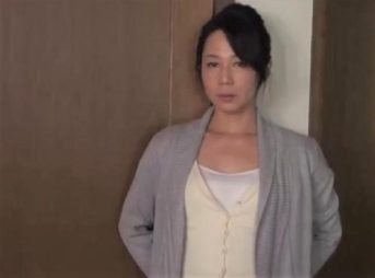 【友人の母】マジメな熟女48歳が若いちんぽに狂う！息子に隠れて派手にハメまくりイキまくる淫らな母！
