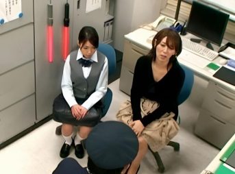 ＜親子丼/レイプ＞不正乗車したロリ大きなおっぱい女の子の母を呼び出し野球拳バトル！負けたら即ハメ…と言いつつ母娘2人をお仕置き調教