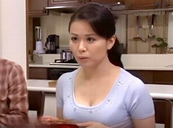 ＜友達の母＞オナニーに耽る性欲旺盛な他人妻を狙い撃ち！胸チラ誘惑するスケベ爆乳な美熟女を睡眠薬で昏睡させ乳揉み凌辱…