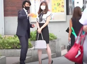 ＜奥様ナンパ＞色白デカぱいなセレブ清楚の素人熟女を車内連れ込み！羞恥オナニーで痙攣するおばさん主婦と濃厚えろな浮気パコ＜企画＞