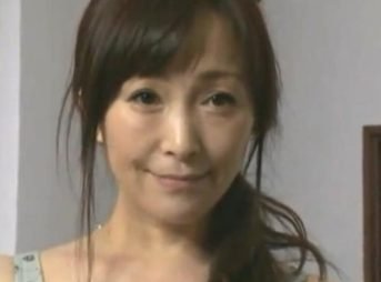 【他人妻浮気】『旦那に見られたら一貫の終わりだわ…』危険を承知で浮気ちんぽに溺れる我慢できないおばさん！