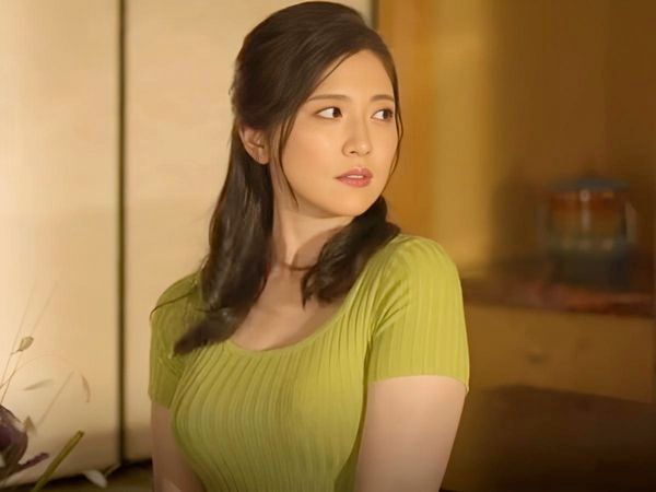 ＜友達の母＞色白清楚な三十路の他人妻熟女の浮気ドラマ。息子の同級生の誘惑…痙攣興奮の絶倫セックスで羞恥に大量潮吹き