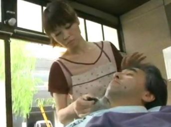 【ヘンリー塚本】お盛んな床屋のおばちゃん！お客を待たせて２階でエッチ、心に沁みる官能ポルノ数話収録！