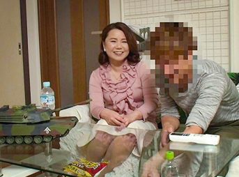 【熟女×隠し撮り】むっちり五十路おばさんを口説き落としセックスした一部始終！久しぶりの若いチンポでイキ狂う肉厚ボディ！