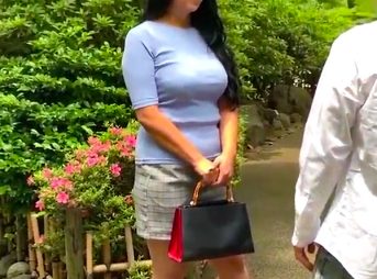 【奥様ナンパ×淫乱セックス】ムチムチスケベ奥様が草食男子の性欲処理をお手伝い！騎乗位杭打ちSEX.種付で乱れまくる！