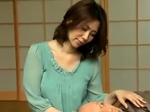 義父に襲われ多少の抵抗しかしなかった妖艶嫁！快楽に味を占め何度もハメまくってしまう家庭内浮気！