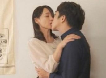 『母シタいよ…』一度関係を持ってしまった２人が何度も性器をむさぼり合う近親セックス！