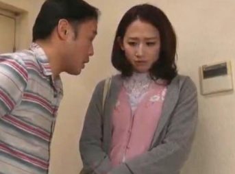 ソープに行ったら隣人奥様！秘密をたてに自宅にも押しかけえろ行為三昧、従うしかない美奥様！