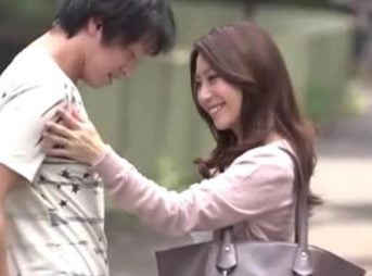 母の友人とは思えぬほどの綺麗なおばさん！熟れた美しい身体を一心不乱に突きまくる背徳セックス！