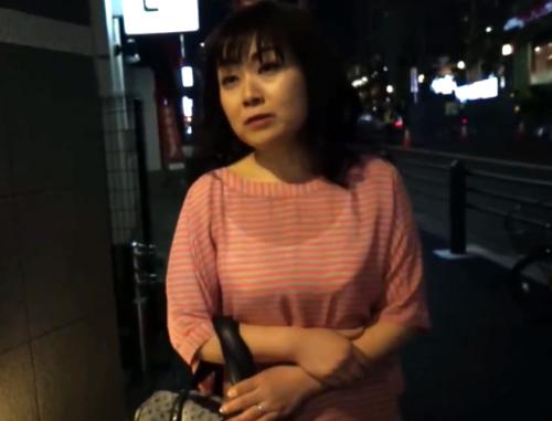 〈妖艶ナンパ〉夜の街で声をかけた年の離れた肉食系おばさまが若い男を押し倒す
