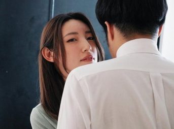 綺麗な叔母さんが泊まりにきて不謹慎な関係に…　一緒にオフロに入ってくれてフル勃起、しゃぶられハメまくる近親セックス！