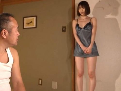 『旦那じゃ物足りなくて…』驚きの発言を快く受け入れる義父！絶品スレンダーボディを思う存分ハメまくる家庭内不倫！