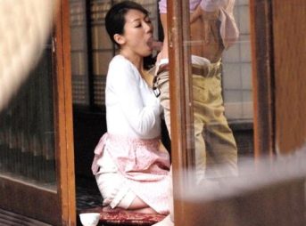 義父との関係を義父の友人が知り脅されちゃうお嫁さん！従うしかないマダム妻がご奉仕から豪快にパコられまくってしまう！