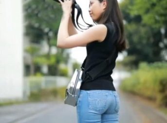 【奥様初撮り】美尻デニムに超スレンダーボディ奥様がシロウト感丸出しの生々しい喘ぎに興奮、三十路美女がマジで淫らな姿をさらす！