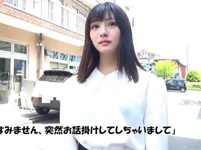 《他人妻ナンパ》魅惑のスレンダー妻に接近！旦那以外の男に激しく貫かれ欲望が溢れる秘所に多量の白濁液が溢れ出す至福の時間！