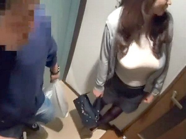 ＜シロウトナンパ＞32歳の美熟マダムをヤリ部屋に連れ込み即ハメ狙い！イケメンに発情するエロデカぱいおばさんが膣内射精浮気で羞恥に痙攣！