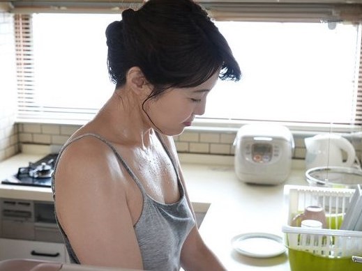 【ノーブラ義母】新しく出来たママは薄着で無防備なノーブラ暮らし…汗だくスケベ美妖艶に発情した連れ子と禁断の近親相姦種付